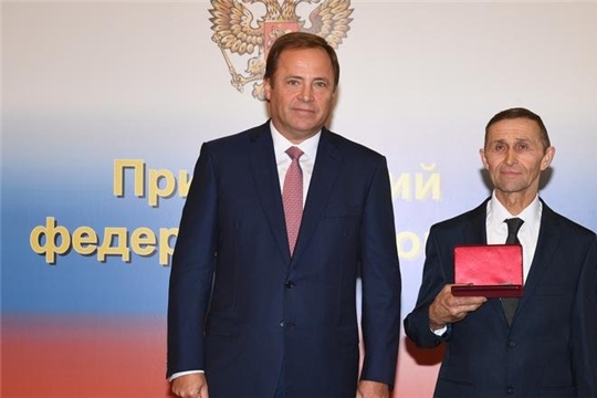 Полномочный представитель вручил государственные награды жителям Приволжья