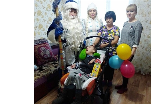 Поздравление детей с ограниченными возможностями здоровья на дому "Откройте, Дедушка Мороз! "