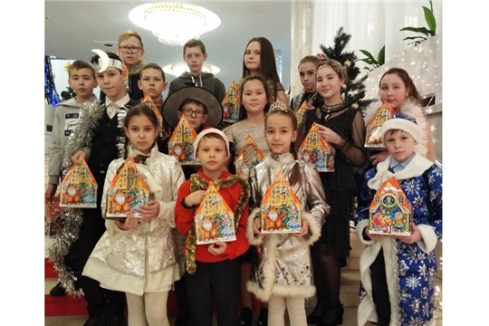 На главной елке республики побывали 15 обучающихся школ Янтиковского района