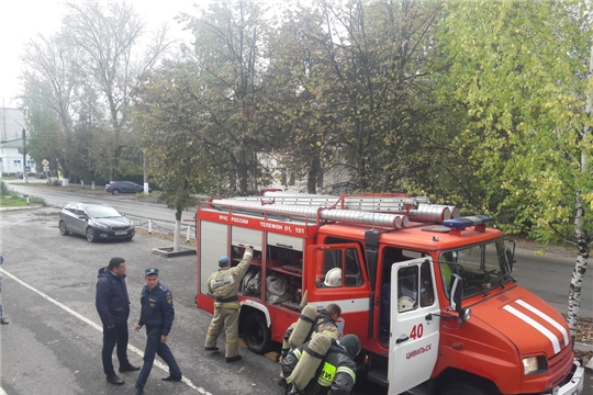 Пожарно-тактические занятия по тушению пожара в помещении здания