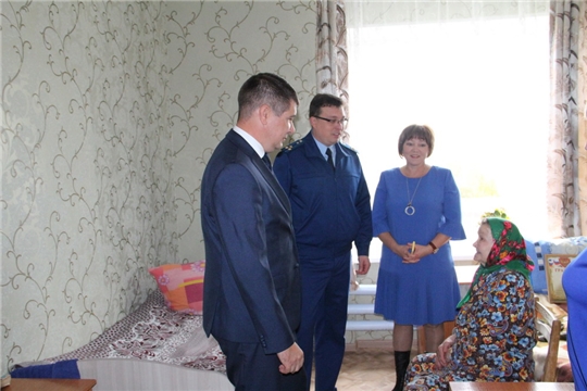 Глава администрации района поздравил с Днем пожилых людей ветеранов отделение стационарного социального обслуживания