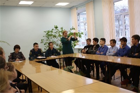 Встреча представителей МЧС с учащимися Цивильской школы-интернат №1