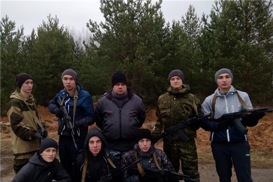 Цивиляне на базе Учебного центра патриотического воспитания ПФО «Гвардеец»