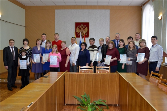 Молодым семьям Алатырского района вручены свидетельства