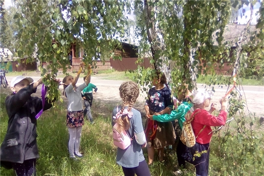 Познавательный час «На святую троицу» в Кирской библиотеке