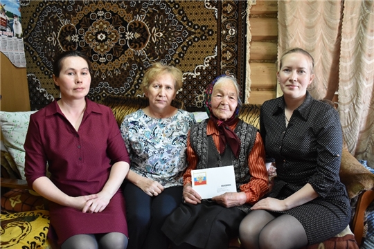 Жительнице д. Янгорас Аликовского района Петровой Софье Николаевне исполнилось 90 лет.