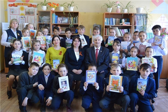 Ачасене чӑваш кӗнеки парнелес акци малалла пырать
