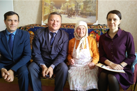 90-летний юбилей отметила жительница деревни Торпкасы Аликовского района Константинова Дина Мироновна