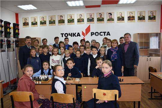 В школах Аликовского района открыты центры «Точка роста»