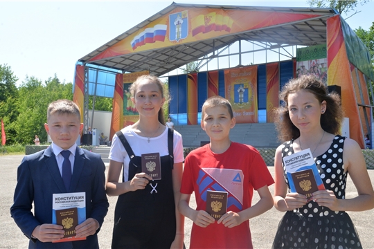 Торжественное вручение первого паспорта юным жителям Батыревского района