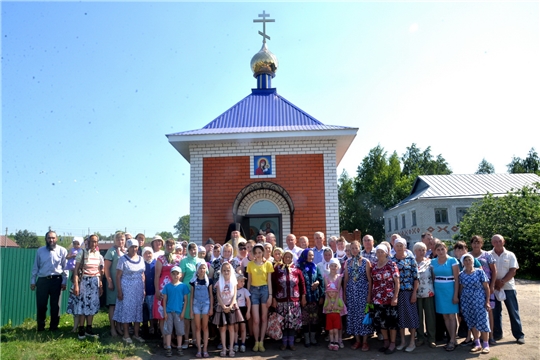 В Батыревском районе в преддверие Троицкой родительской субботы освящены и открыты 2 часовни