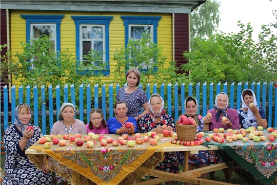 Праздник "Яблочный спас" в д.Сидели