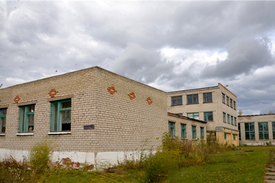 Батыревский район посетили проектанты по ремонту здания школы в д.Кзыл Чишма