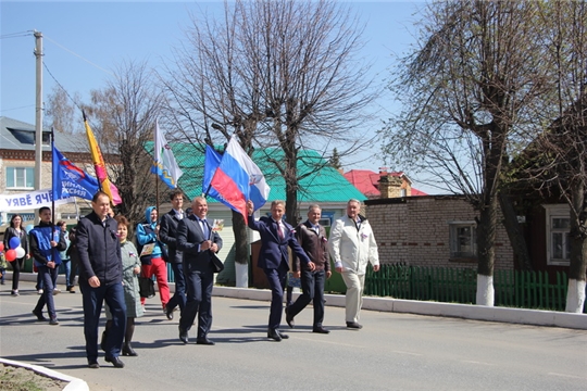 Жители Чебоксарского района встретили День Весны и Труда праздничным шествием и с хорошим настроением