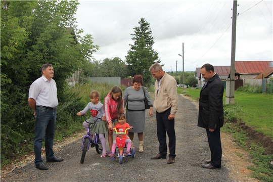 Глава администрации Чебоксарского района  проконтролировал ход выполнения работ по строительству ФАПов, детского сада и ремонту дорог