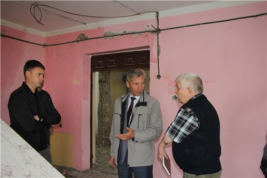 В целях осуществления контроля за ходом выполнения ремонтных работ Владимир Димитриев посетил «Ишлейскую СОШ»