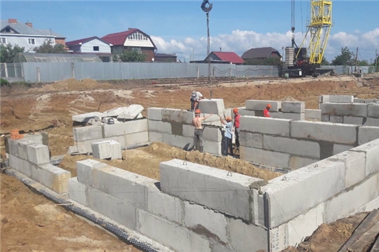Вячеслав Рафинов ознакомился с ходом строительства Большекатрасьского детского сада