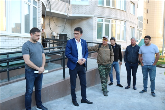 Первый заместитель министра Владимир Максимов встретился с долевиками жилого комплекса на площади Речников
