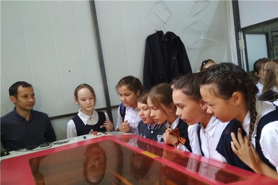 В рамках проведения дня предпринимательства проведена экскурсия для школьников в Центр молодежного инновационного творчества и в Центр прототипирования инновационных разработок в области машиностроения в Чувашской Республике