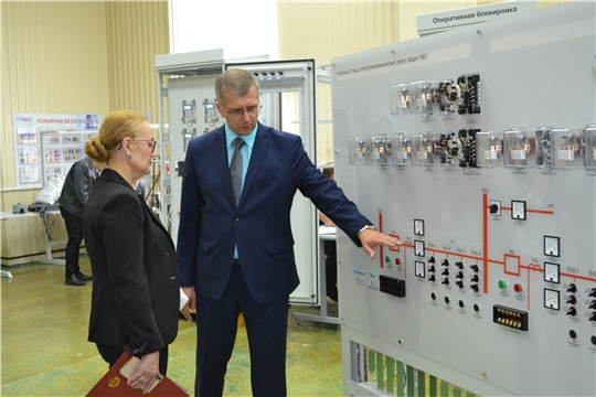 Врио министра Светлана Ананьева посетила АО «Чебоксарский электроаппаратный завод»