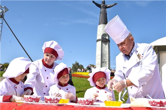 В Чебоксарах прошел Всечувашский фестиваль национальной кухни «Гостеприимная Чувашия»