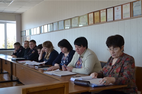 Состоялось очередное заседание комиссии по делам несовершеннолетних и защите их прав при администрации города Алатыря
