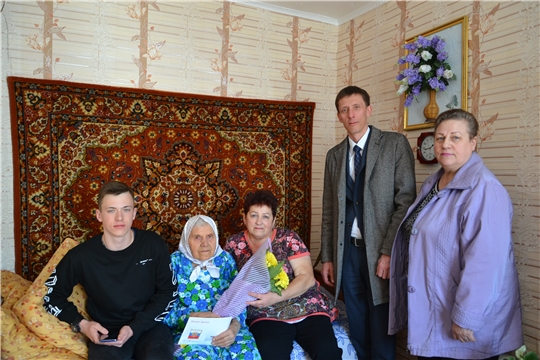 90-летний юбилей отметила жительница Алатыря, труженица тыла и ветеран труда Мария Петровна Волкова