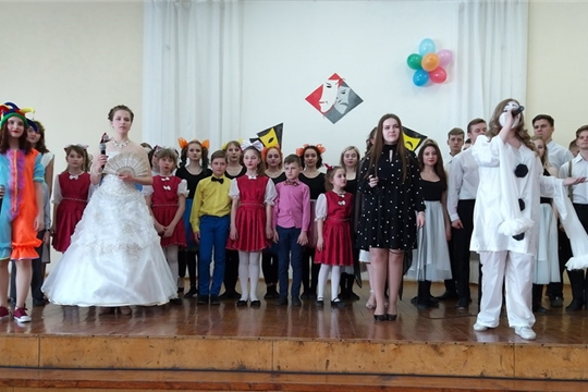В Алатыре прошёл городской конкурс театрализованных представлений, посвящённый Году театра в России