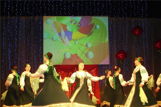 На юбилейный концерт алатырцев приглашает народный ансамбль танца городского Дворца культуры