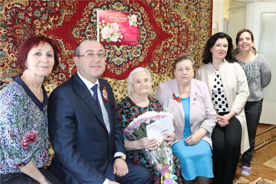 Сегодня свой 90-летний юбилей отмечает жительница Алатыря, ветеран Великой Отечественной войны Тамара Михайловна Мохова