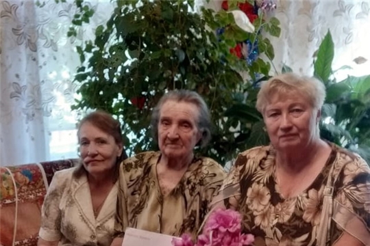 Поздравления с 95 - летием принимала Никишина Вера Васильевна