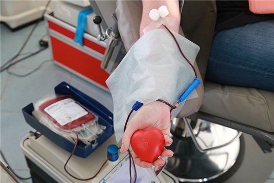 50 человек сдали кровь в День донора в Алатыре