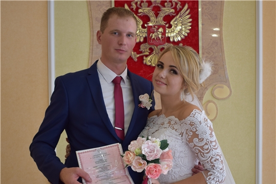 Во Дворце бракосочетания города Алатыря зарегистрирована «Сотая пара 2019 года»
