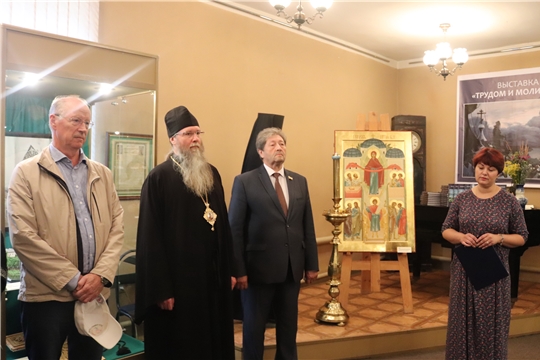 Накануне Дня города в Алатырском краеведческом музее открылась выставка «Трудом и молитвой»
