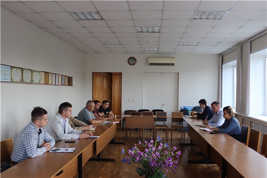 Глава администрации города Алатыря провёл рабочую встречу с руководителями подрядных дорожных организаций