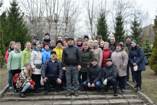 Ударным субботником в Московском районе г.Чебоксары стартовал весенний санитарно-экологический месячник