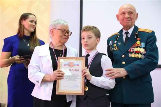 В Чебоксарах проводится творческий конкурс «Две звезды: дед (бабуля) и внук (внучка)»