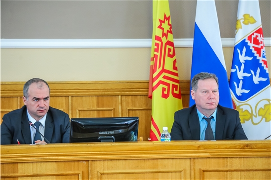 На городской планерке наградили муниципальных служащих, обсудили организацию субботников и Пасхальных мероприятий, работу электронного магазина