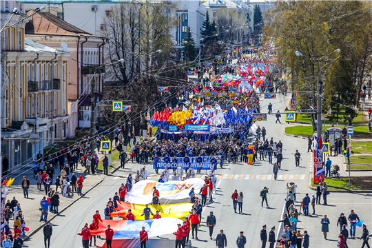 В год 550-летия Чебоксар горожане встретили Первомай масштабным шествием – приняло участие около 37 тысяч человек