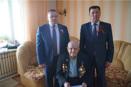 Калининский район: накануне Дня Победы ветеранам вручены юбилейные медали «В память о 550-летии Чебоксар»