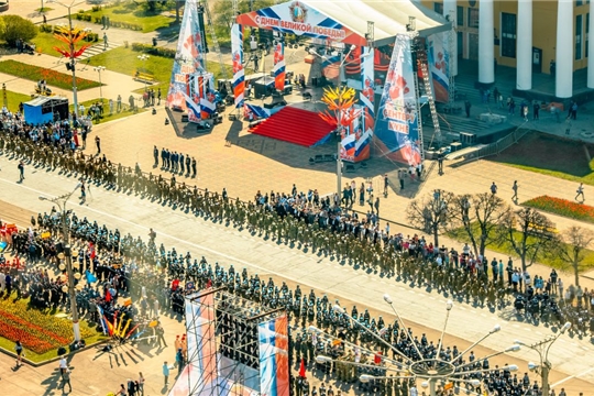 В Чебоксарах прошел юбилейный «Парад дошколят и юнармейцев-2019»