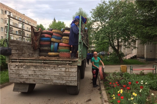 В Московском районе г.Чебоксары продолжается работа по утилизации автомобильных шин