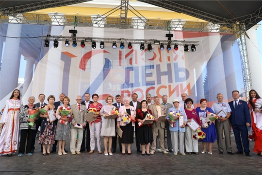 Еще 14 чебоксарцев награждены юбилейными медалями «В память о 550-летии города Чебоксары»