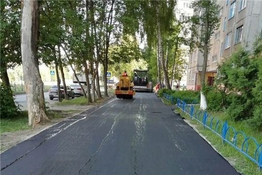 В Калининском районе г. Чебоксары завершены работы по обновлению асфальта во дворах