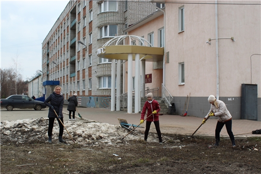 Коллектив отдела ЗАГС города Канаш дружно вышел на субботник