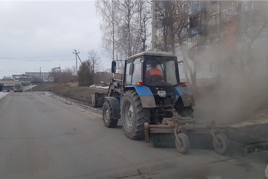 В городе Канаш продолжаются работы по весеннему благоустройству территории