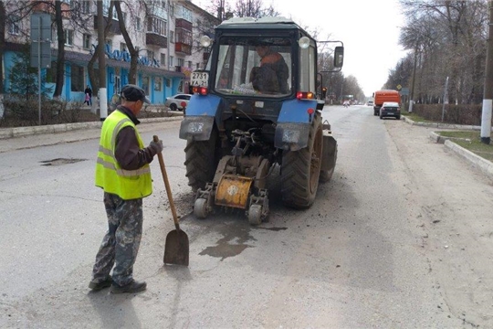ООО «Транспортник» продолжает производить работы по ямочному ремонту автомобильных дорог