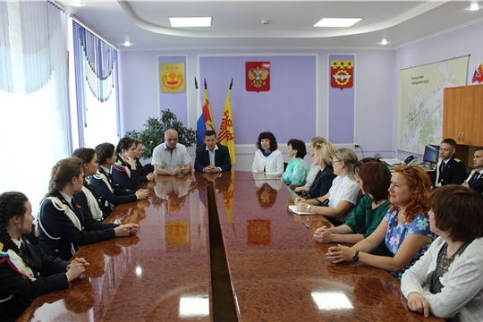 Глава администрации города Канаш Виталий Михайлов провел встречу с выпускниками лицея государственной службы и управления