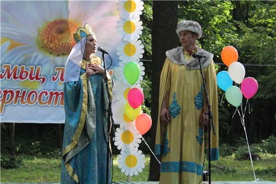 В городском парке культуры и отдыха состоялся фестиваль "Ромашковая Русь"