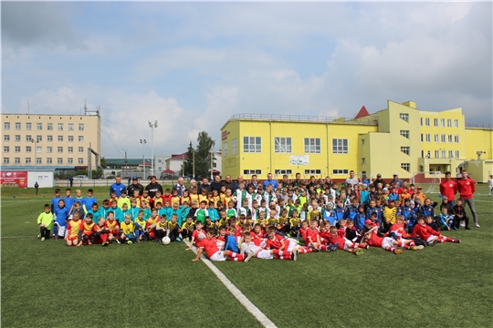 В рамках празднования Дня города Канаш стадион ДЮСШ «Локомотив» принял участников детского футбольного турнира и соревнования по уличному баскетболу